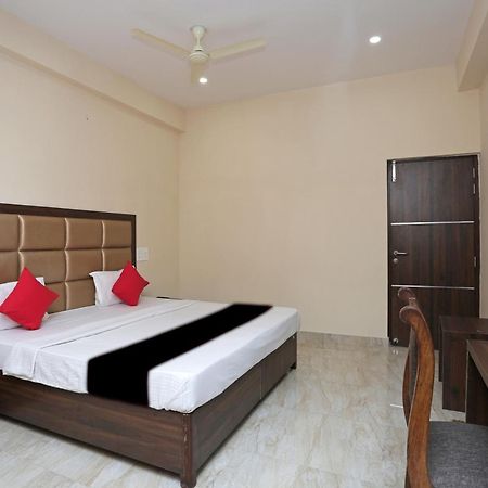 Capital O 37423 Golden Leaf Hotel Dehradun Buitenkant foto