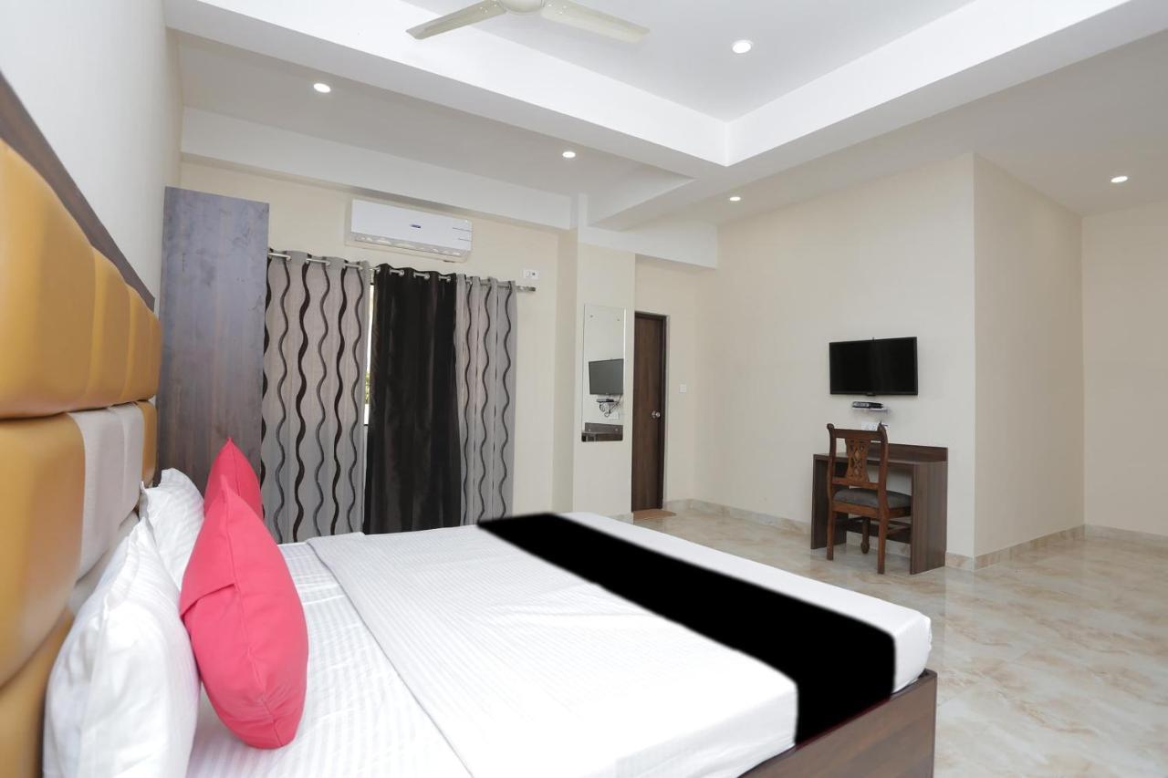 Capital O 37423 Golden Leaf Hotel Dehradun Buitenkant foto