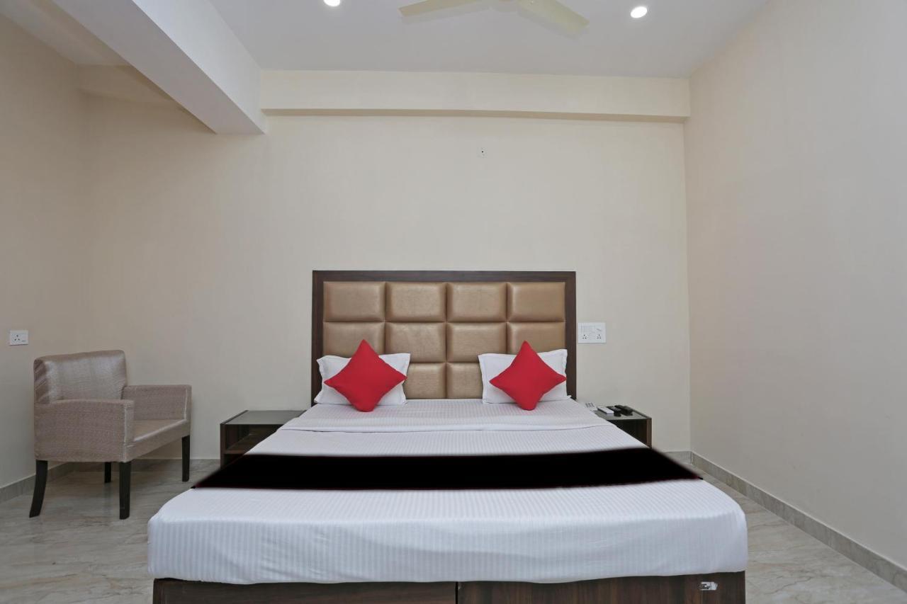 Capital O 37423 Golden Leaf Hotel Dehradun Buitenkant foto
