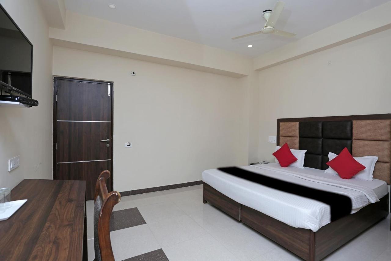 Capital O 37423 Golden Leaf Hotel Dehradun Buitenkant foto