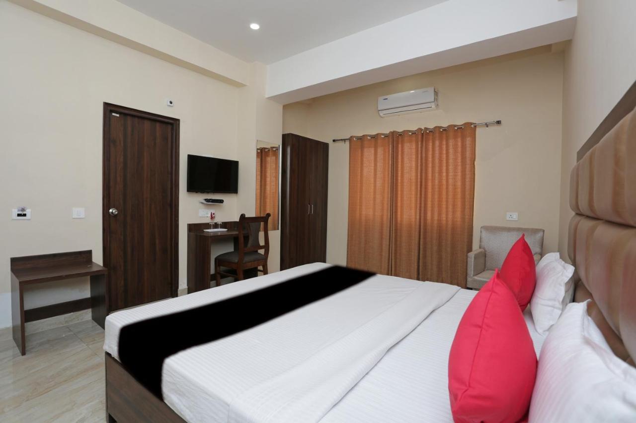 Capital O 37423 Golden Leaf Hotel Dehradun Buitenkant foto