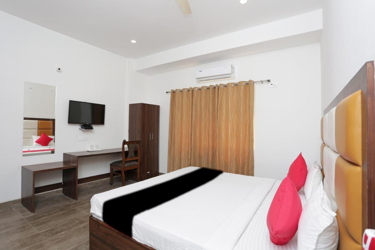 Capital O 37423 Golden Leaf Hotel Dehradun Buitenkant foto