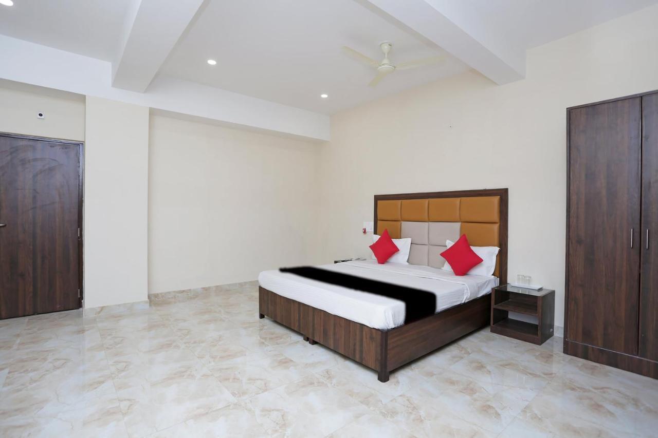 Capital O 37423 Golden Leaf Hotel Dehradun Buitenkant foto