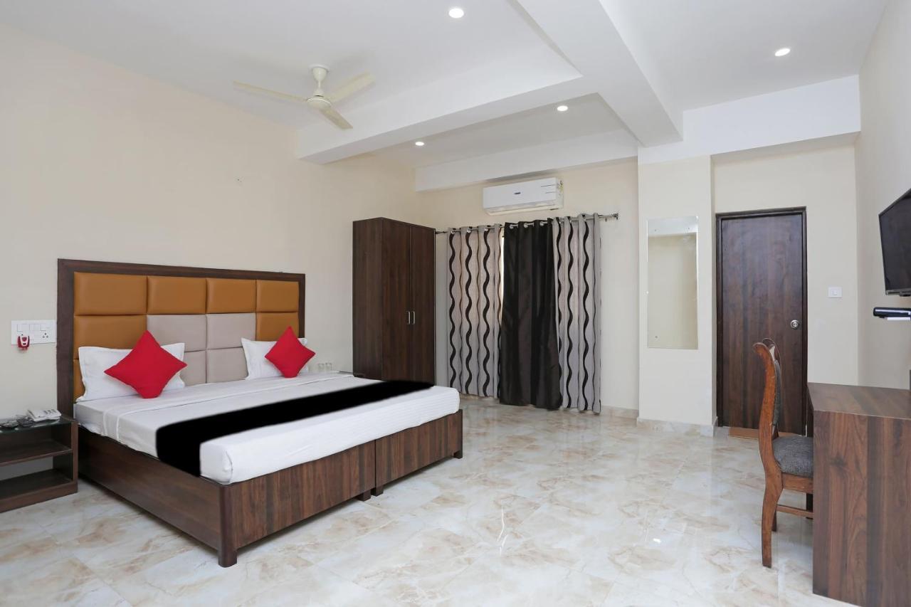 Capital O 37423 Golden Leaf Hotel Dehradun Buitenkant foto