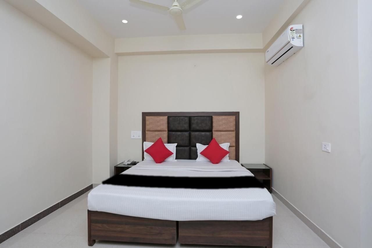 Capital O 37423 Golden Leaf Hotel Dehradun Buitenkant foto
