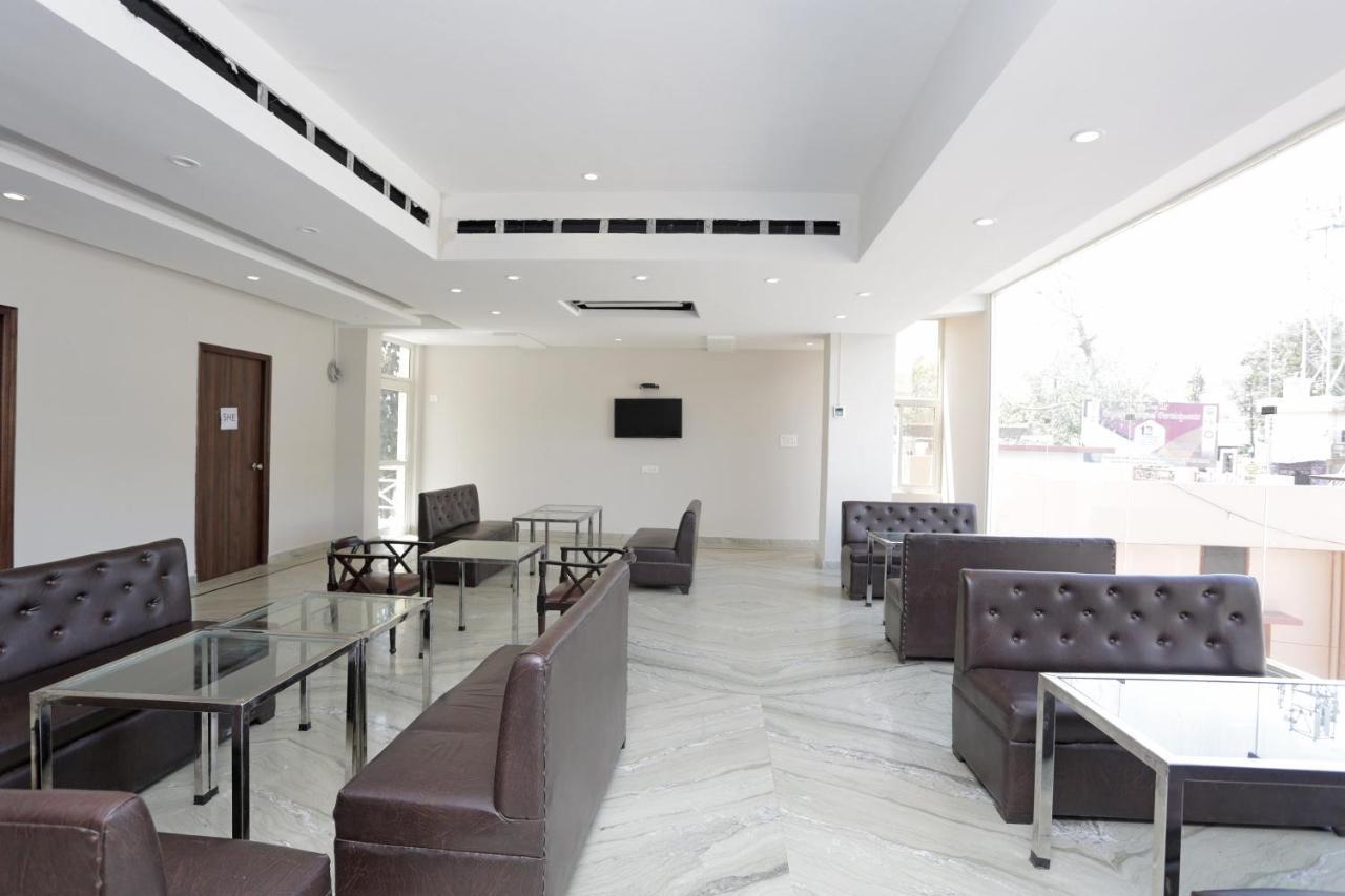 Capital O 37423 Golden Leaf Hotel Dehradun Buitenkant foto