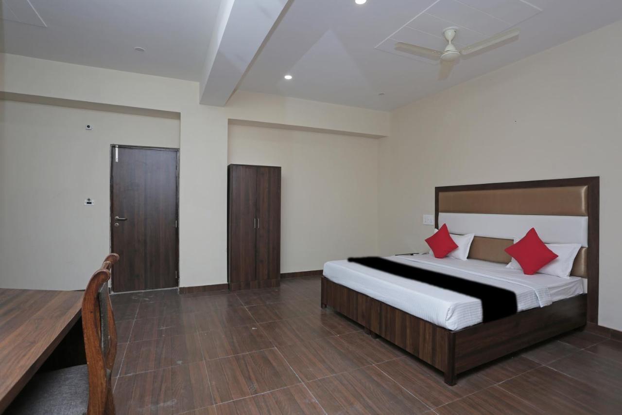 Capital O 37423 Golden Leaf Hotel Dehradun Buitenkant foto