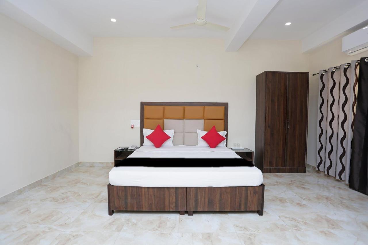 Capital O 37423 Golden Leaf Hotel Dehradun Buitenkant foto
