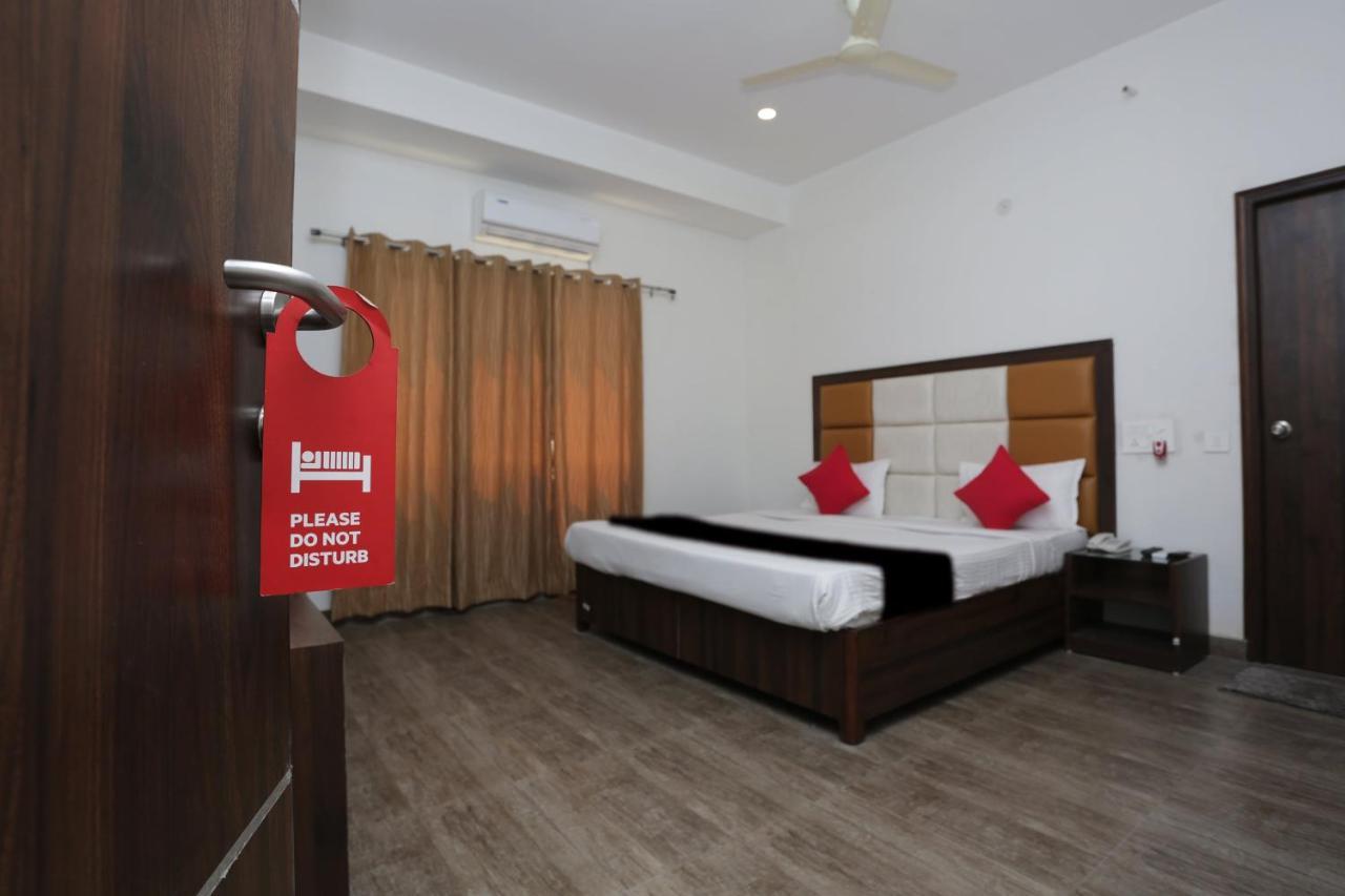 Capital O 37423 Golden Leaf Hotel Dehradun Buitenkant foto