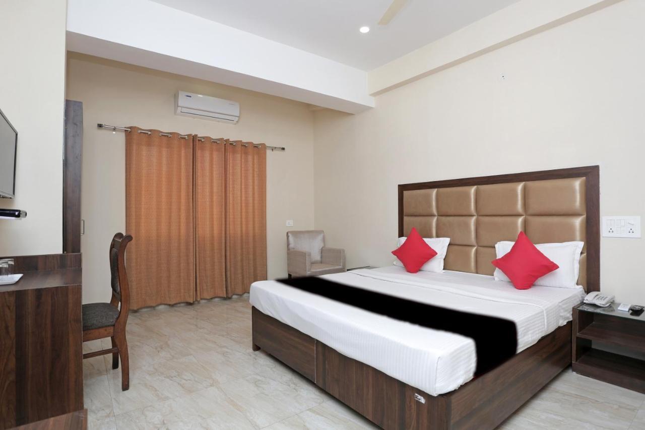 Capital O 37423 Golden Leaf Hotel Dehradun Buitenkant foto