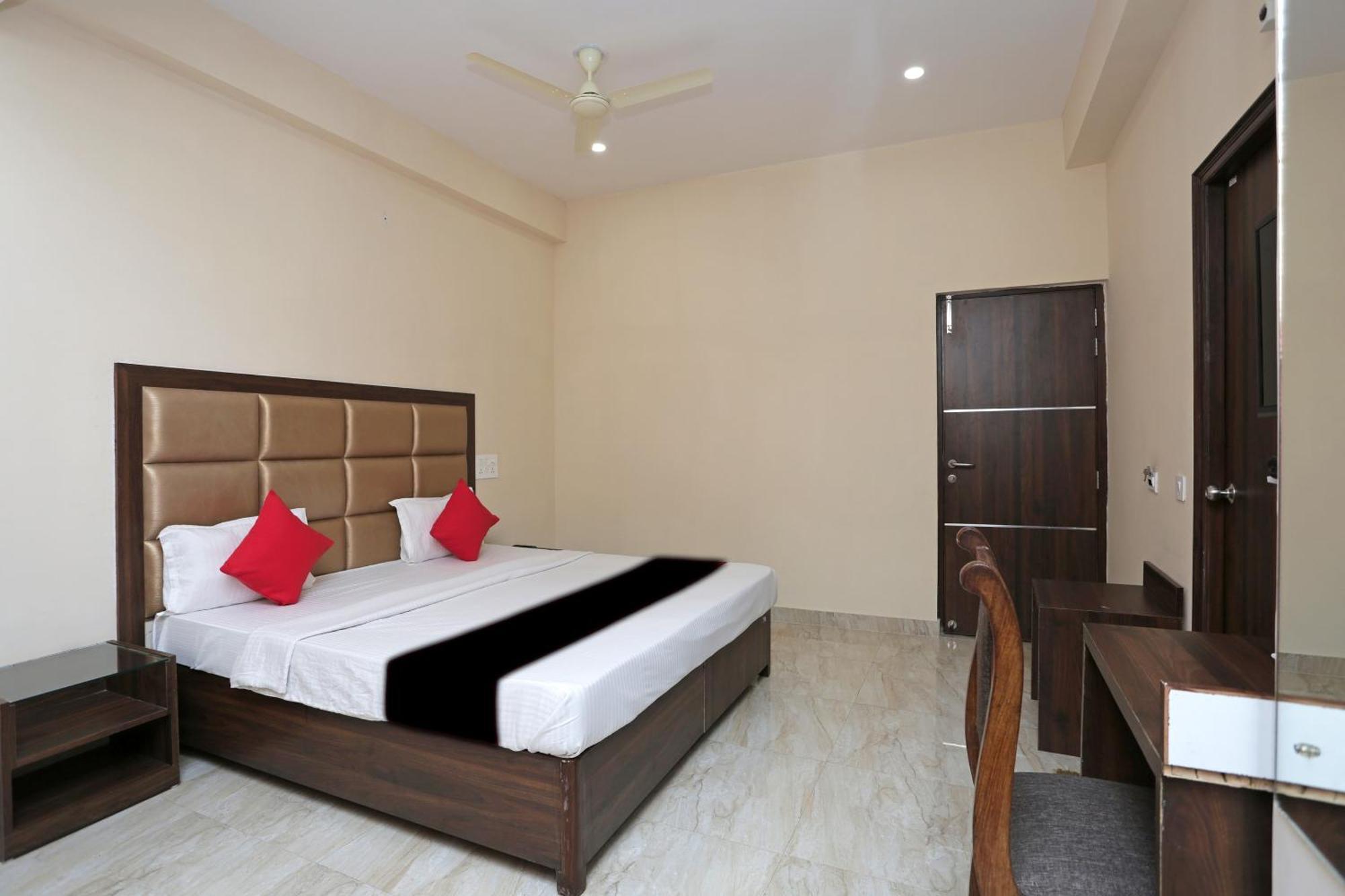 Capital O 37423 Golden Leaf Hotel Dehradun Buitenkant foto
